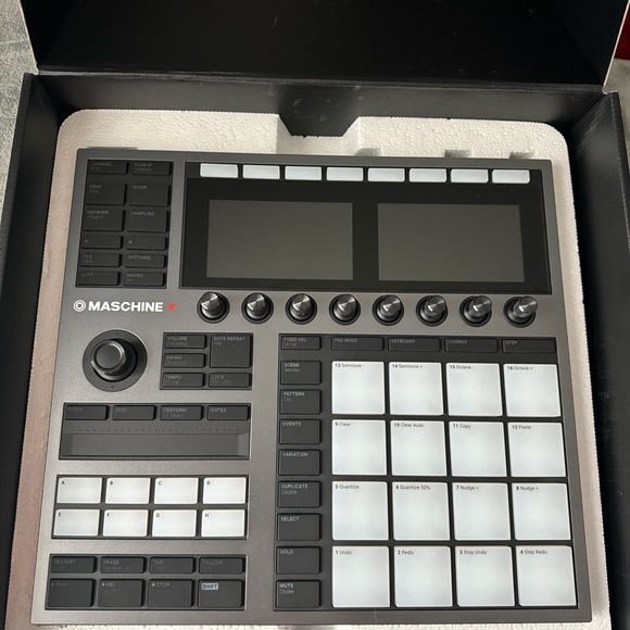 This Maschine stands alone! Loaded with Native Instruments sounds and a fast CPU - Picture 3 of 3